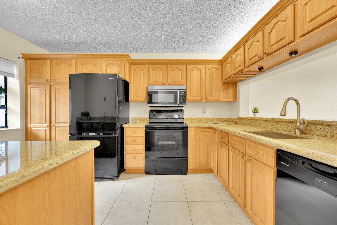 OPTIMA VILLAGE - Residential