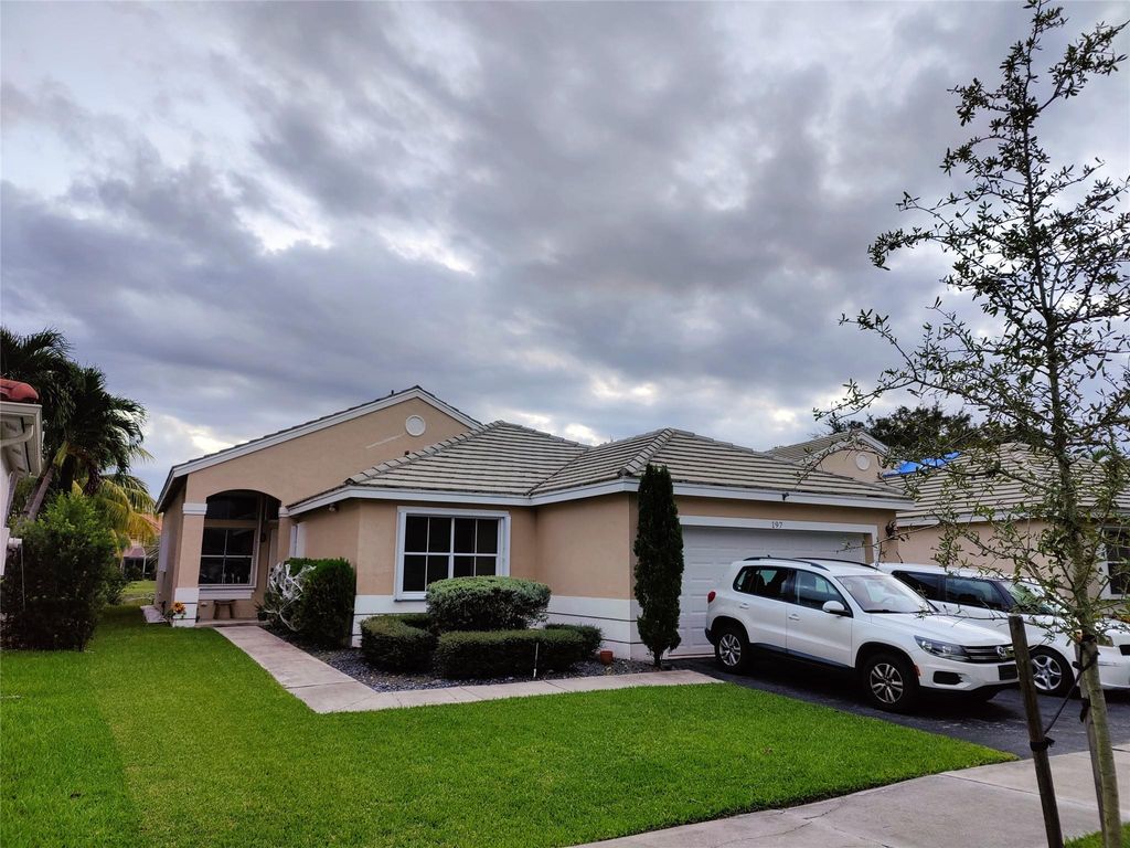 Photo of 197 E Bayridge Drive, Weston, FL 33326 (MLS # F10437605)