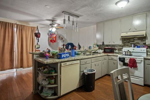 Single Family Residence in Lake Worth Beach FL 217 B Street St 12.jpg