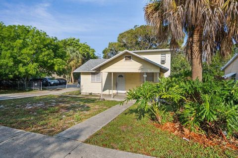 Single Family Residence in Lake Worth Beach FL 217 B Street St 1.jpg