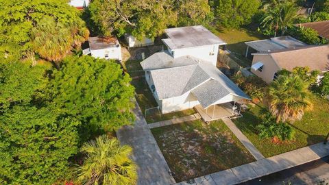 Single Family Residence in Lake Worth Beach FL 217 B Street St 32.jpg