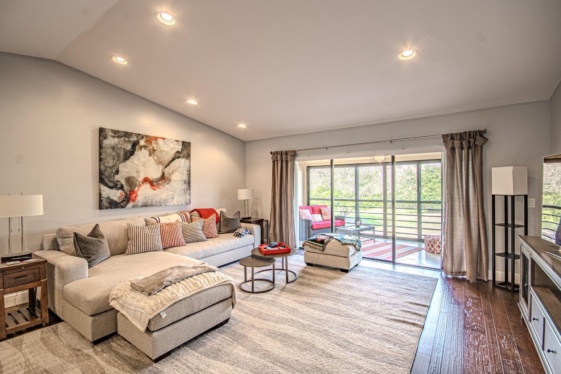 ASPEN  GLEN CONDO - Residential