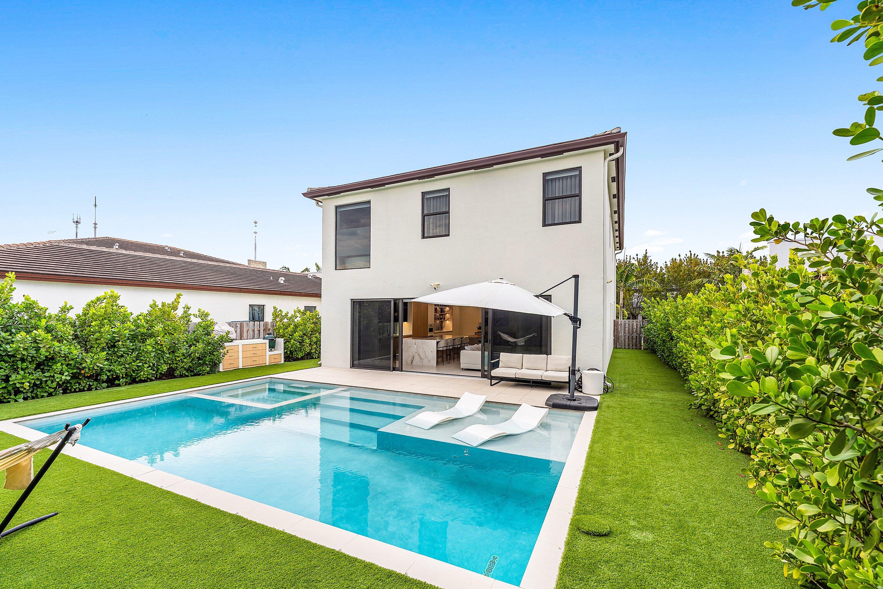 VIA VENTURA NEIGHBORHOOD 1 - Residential Lease