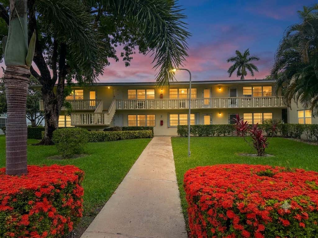 Photo of 361 Windsor P, West Palm Beach, FL 33417 (MLS # B26046078)