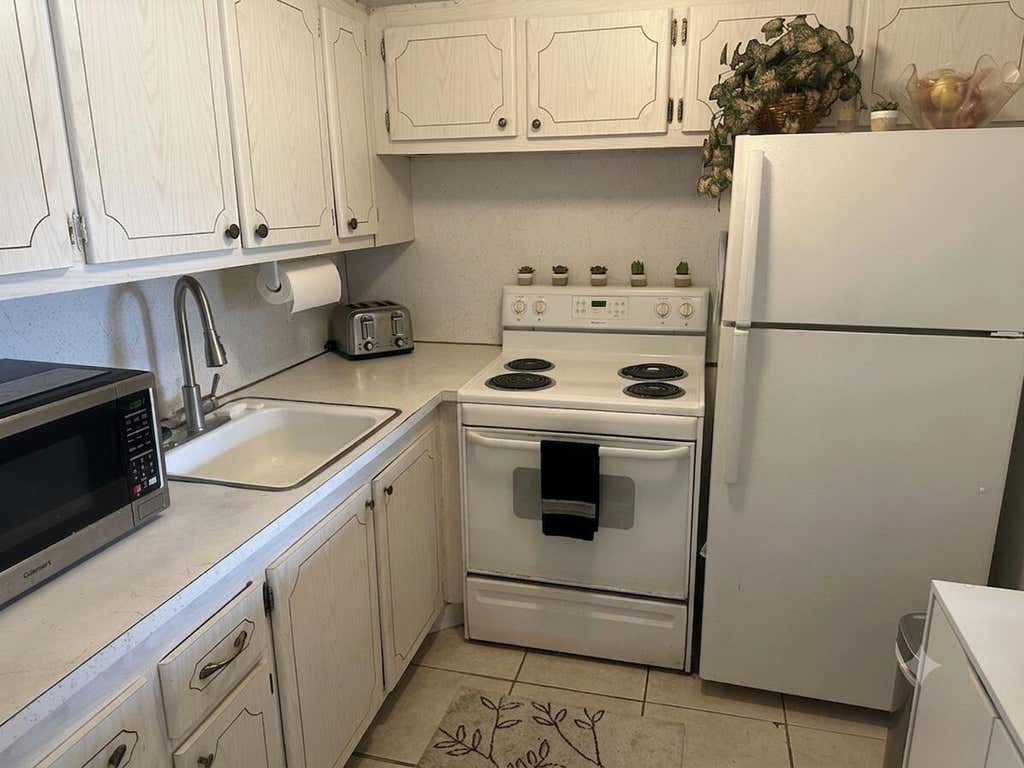 Photo of 361 Windsor P, West Palm Beach, FL 33417 (MLS # B26046078)