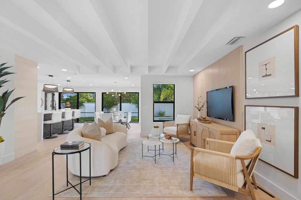 Photo of 126 NE 13th Street, Delray Beach, FL 33444 (MLS # R11024950)