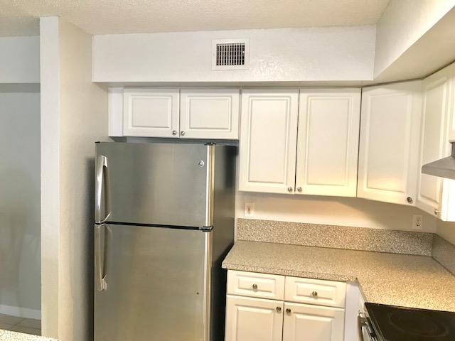 PINE HOLLOW II CONDO - Residential Lease