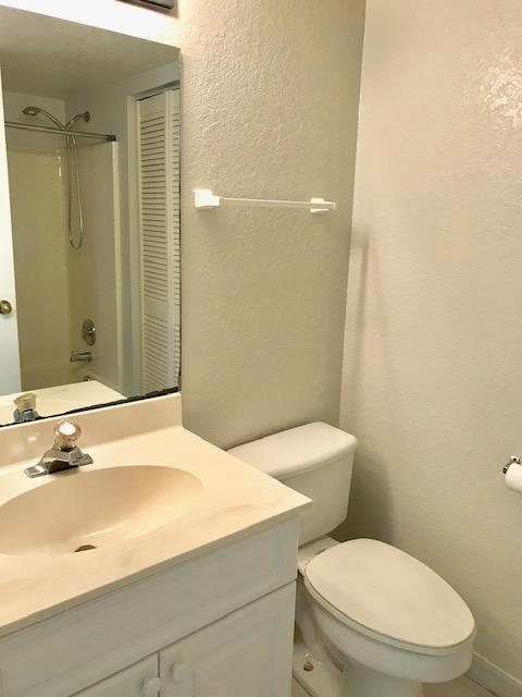 PINE HOLLOW II CONDO - Residential Lease