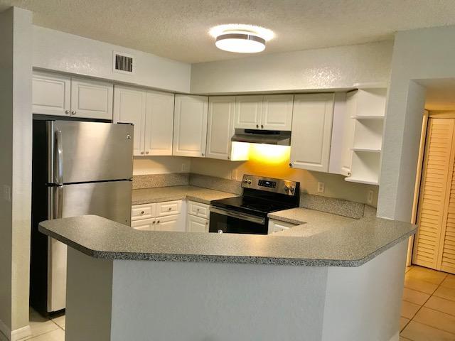 PINE HOLLOW II CONDO - Residential Lease