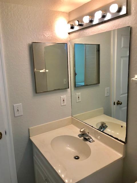 PINE HOLLOW II CONDO - Residential Lease