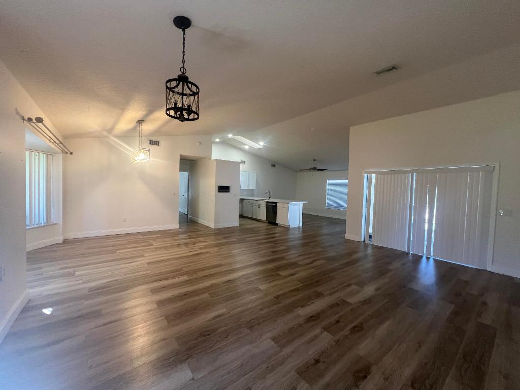 1655 Farmington Circle