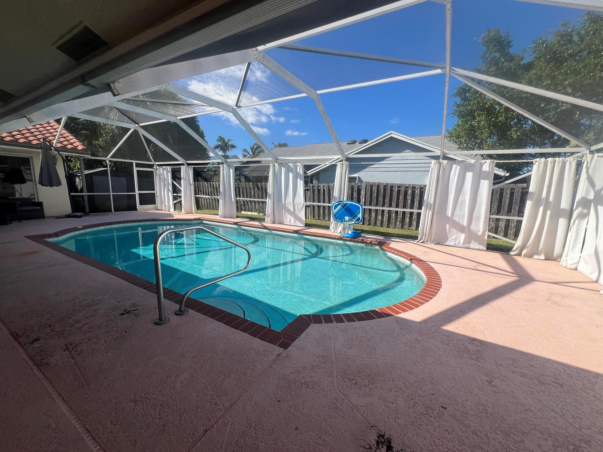 GREENVIEW SHORES 2 OF WEL - Residential