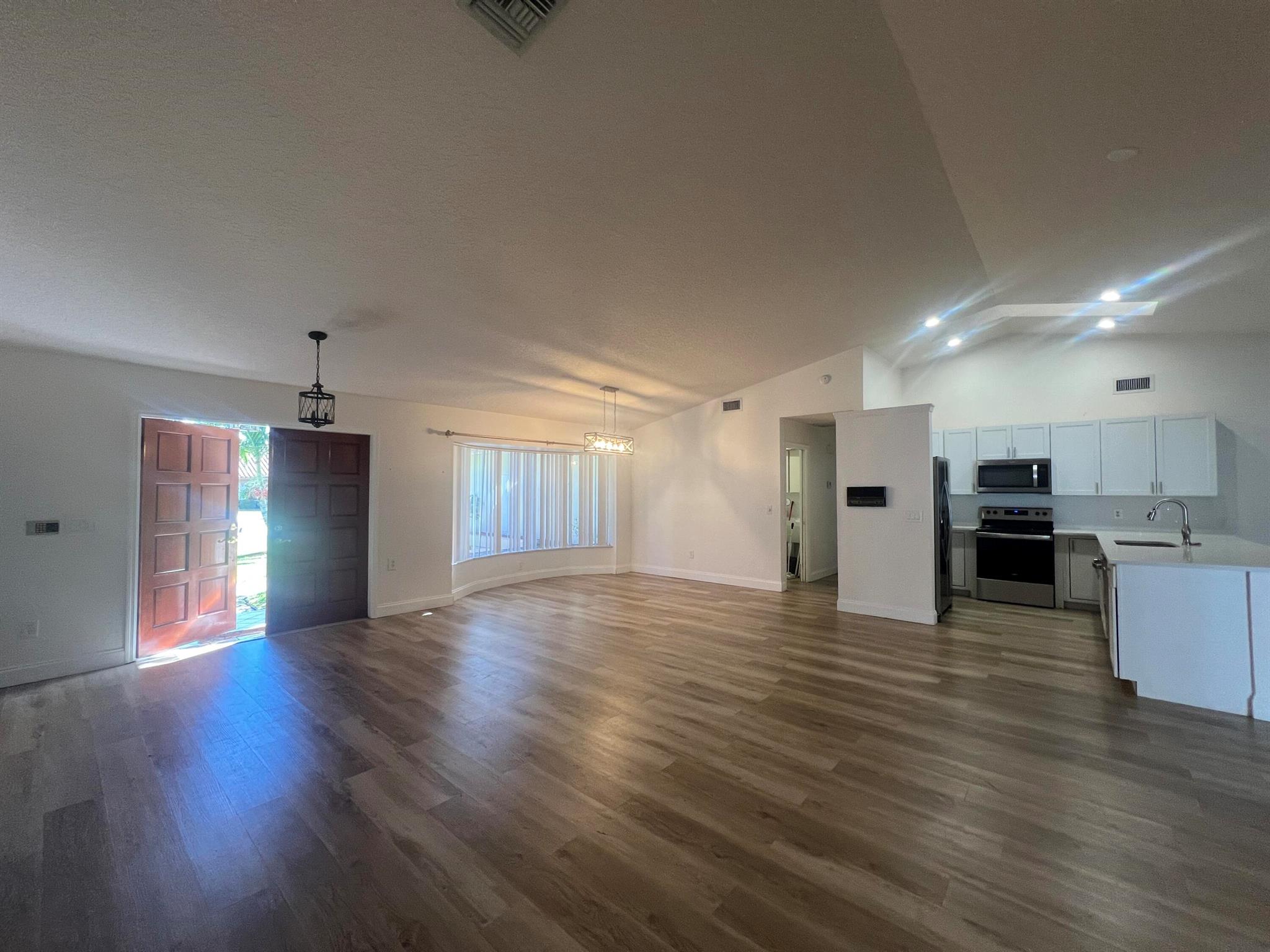 GREENVIEW SHORES 2 OF WEL - Residential