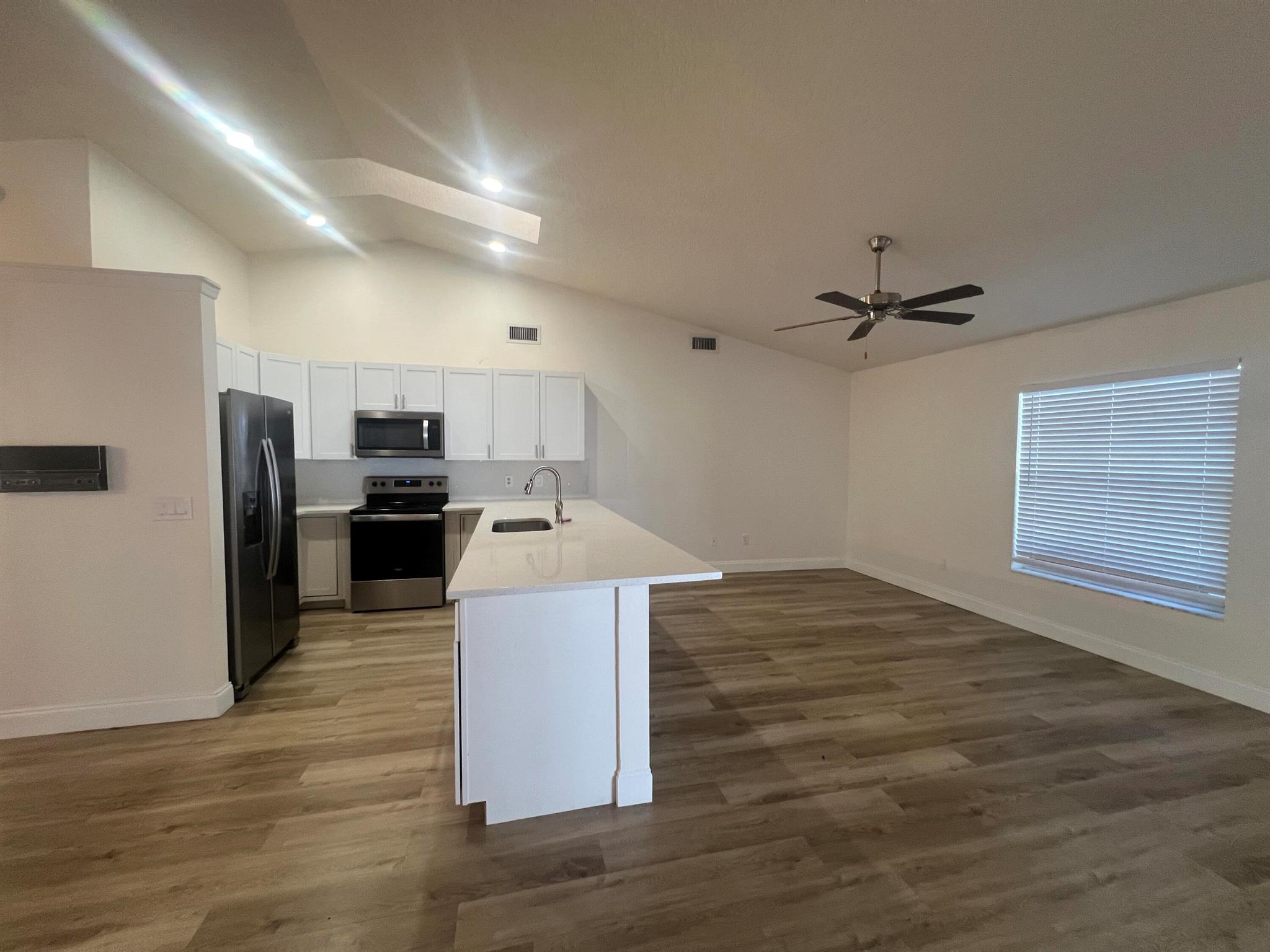 GREENVIEW SHORES 2 OF WEL - Residential