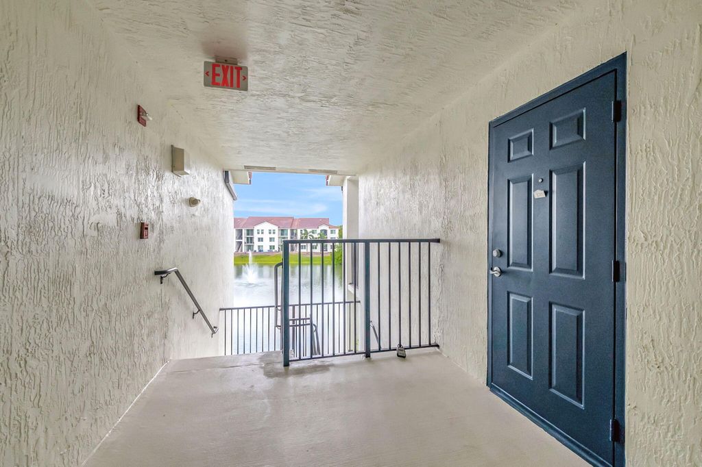 Photo of 920 Villa Circle, Boynton Beach, FL 33435 (MLS # R11018239)