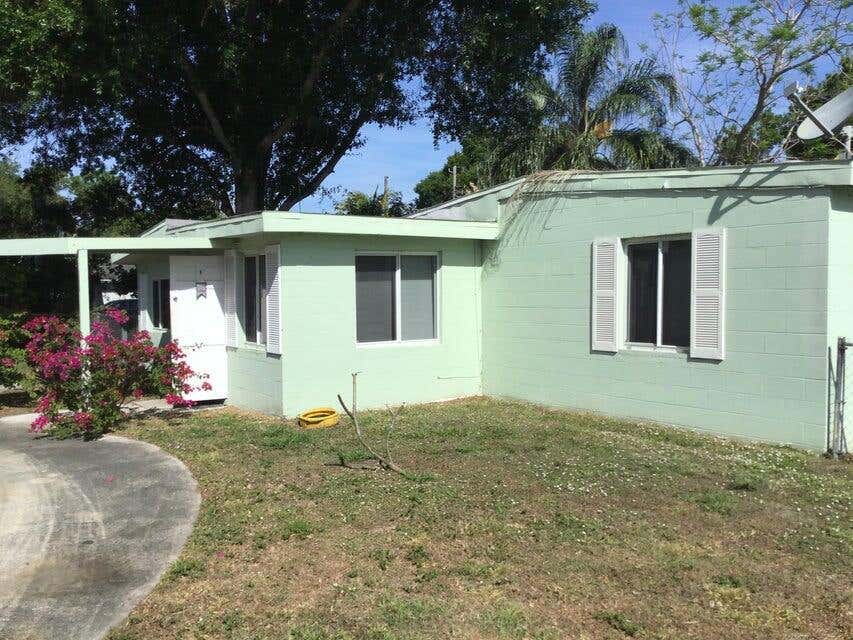Photo of 364 Johnston Street, Fort Pierce, FL 34982 (MLS # B26050535)