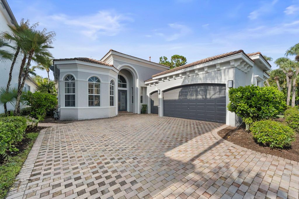 Photo of 6402 Via Venetia N, Delray Beach, FL 33484 (MLS # R11004750)