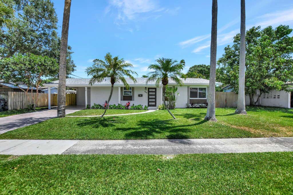 Photo of 832 SW 10th Avenue, Boca Raton, FL 33486 (MLS # B26047297)