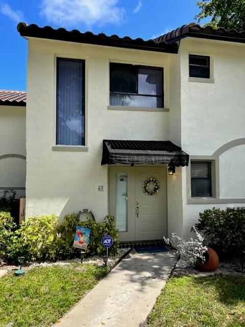 6 Month Lease or less only. Min 3 months. from May 1st-Nov 1st. Fully Furnished! Beautifully Updated 2/2 Townhouse Fully Furnished Rental in the Wonderful Community of Sunflower Townhomes. Unit Boasts, Stainless Steel Appliances, Granite Counter Tops, Updated Bathrooms, and Quaint Patio Area at the Back. Facing the 2nd Pool. All Bedrooms and 1 bathroom are Upstairs, and 1 Bathroom is on the First Floor Near the Entrance. Rental Includes Pest Control and Basic Cable. Unit is Located Opposite the Clubhouse, and Pool. Location is Perfectly Situated in East Boca Near Downtown Delray, Mizner, Main Highways, and Local Supermarkets Such as Wholefoods, Trader Joe's, and Publix. This Cozy Unit Will not Last long.