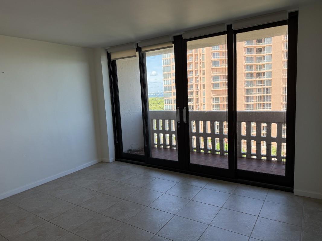 90 Edgewater Drive 1218