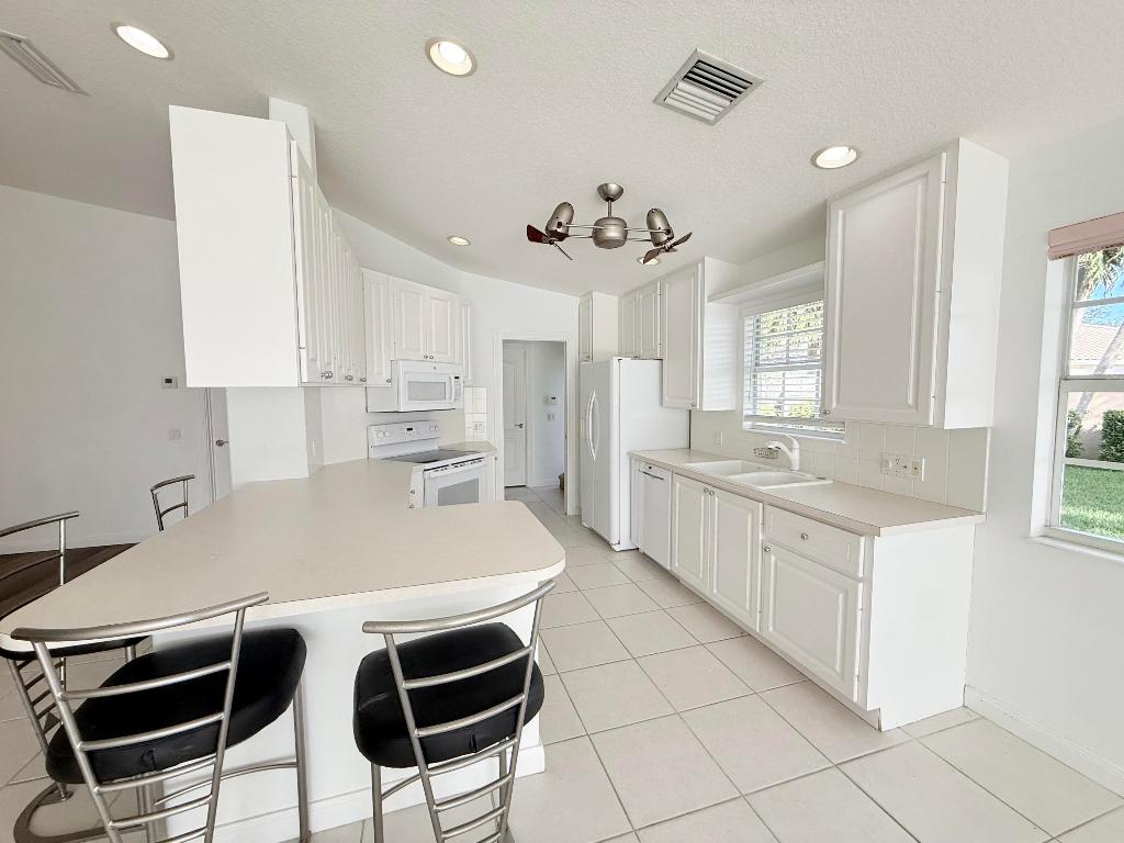 VILLAGEWALK OF WELLINGTON 3A - Residential Lease