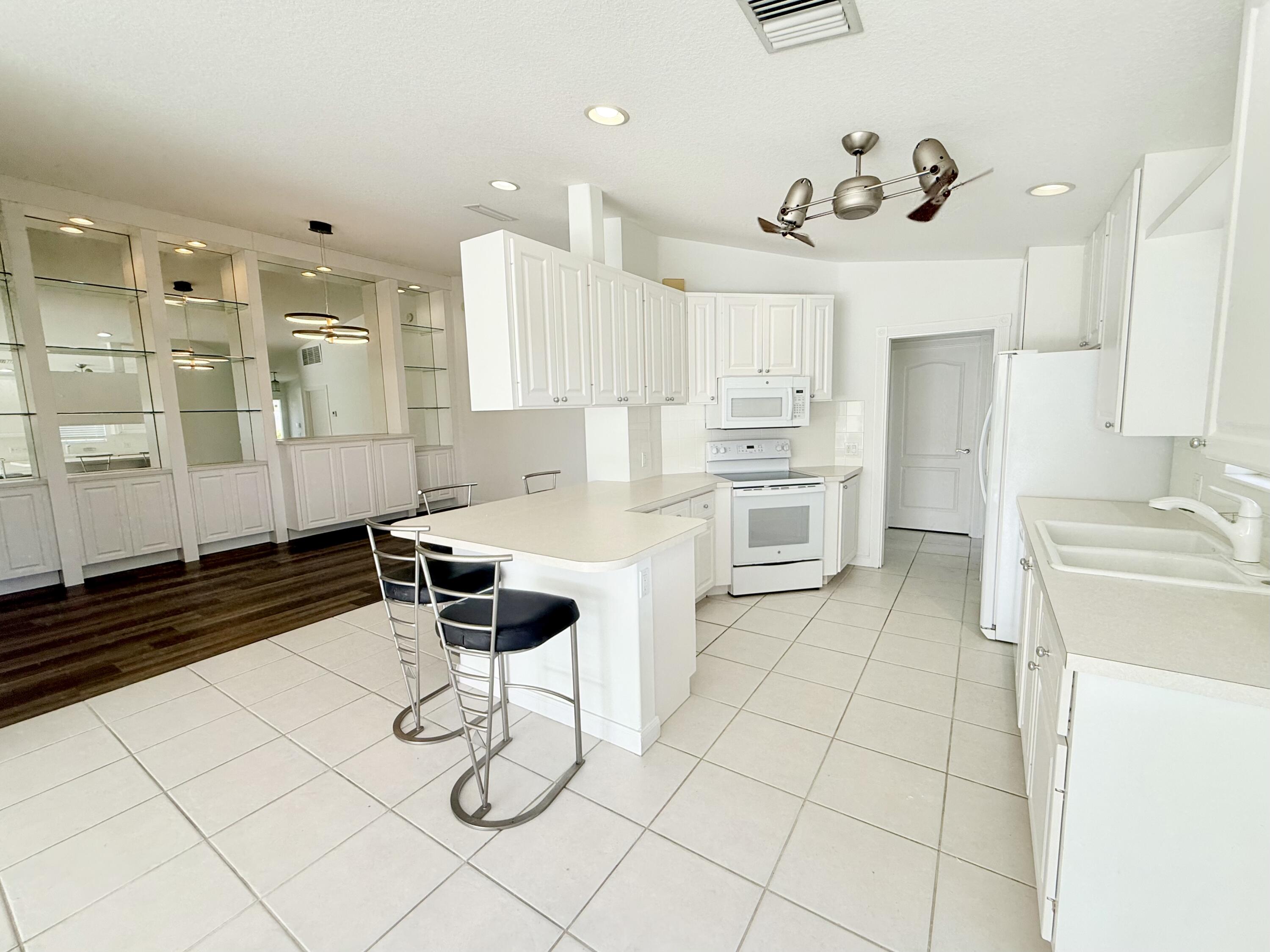 VILLAGEWALK OF WELLINGTON - Residential Lease