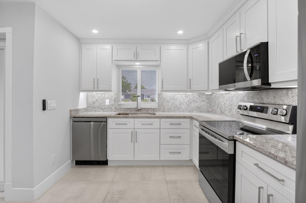 Photo of 6049 VIA DIANA, Delray Beach, FL 33484 (MLS # B26053162)