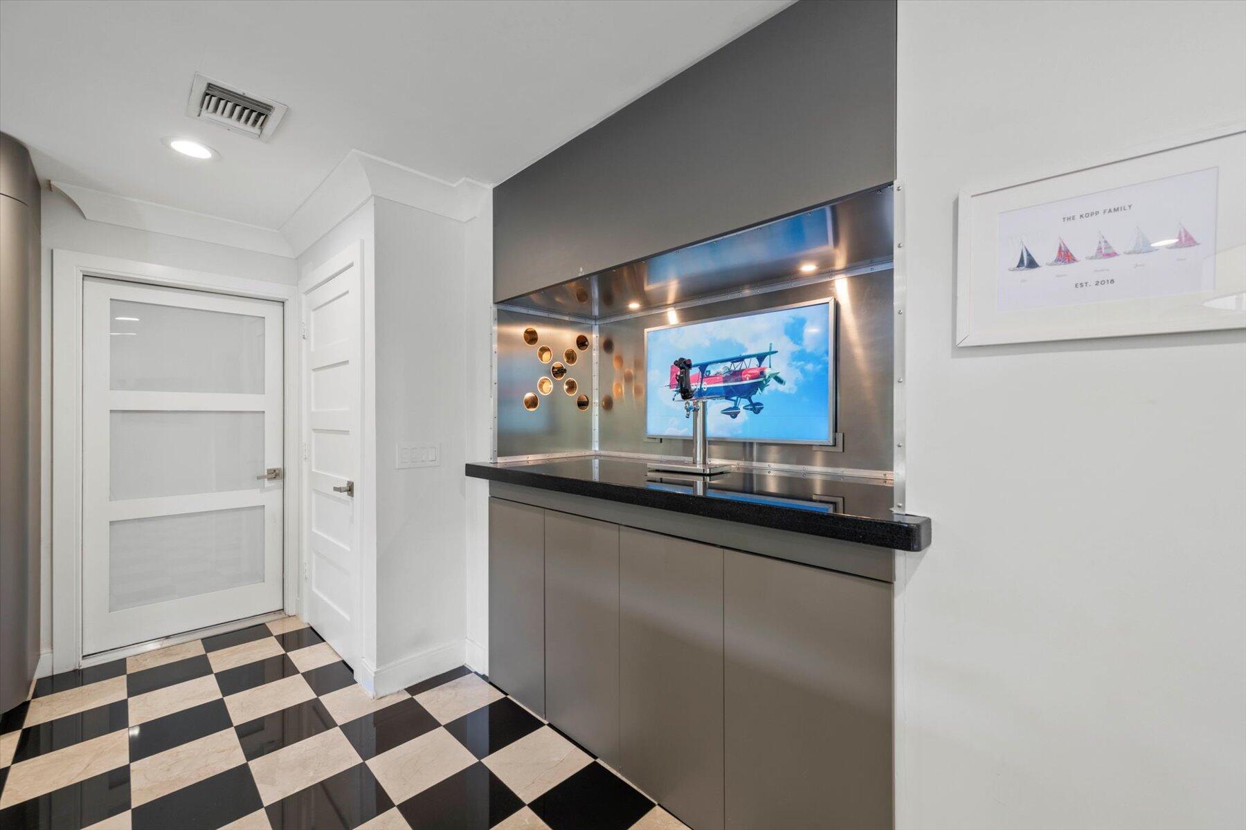 WELLINGTON AERO CLUB OF T - Residential