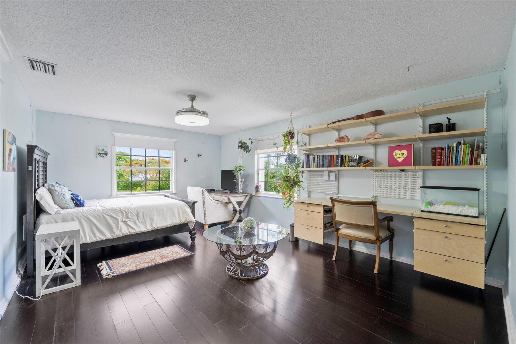 WELLINGTON AERO CLUB OF T - Residential