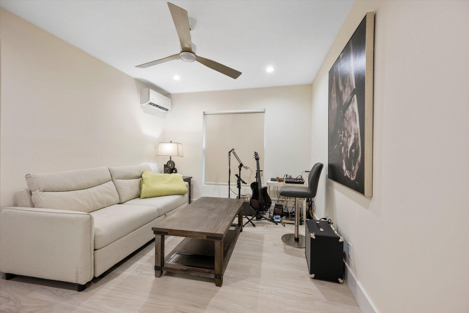 WELLINGTON AERO CLUB OF T - Residential