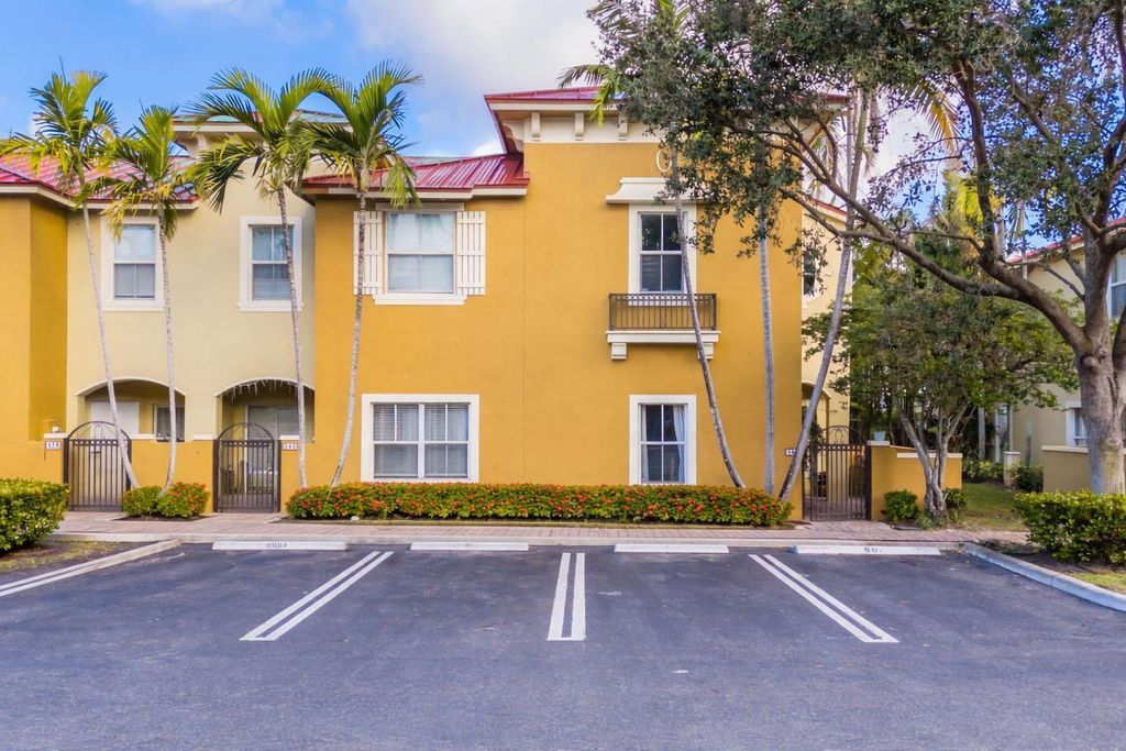 Photo of 183 Lake Monterey Circle, Boynton Beach, FL 33426 (MLS # R11161469)