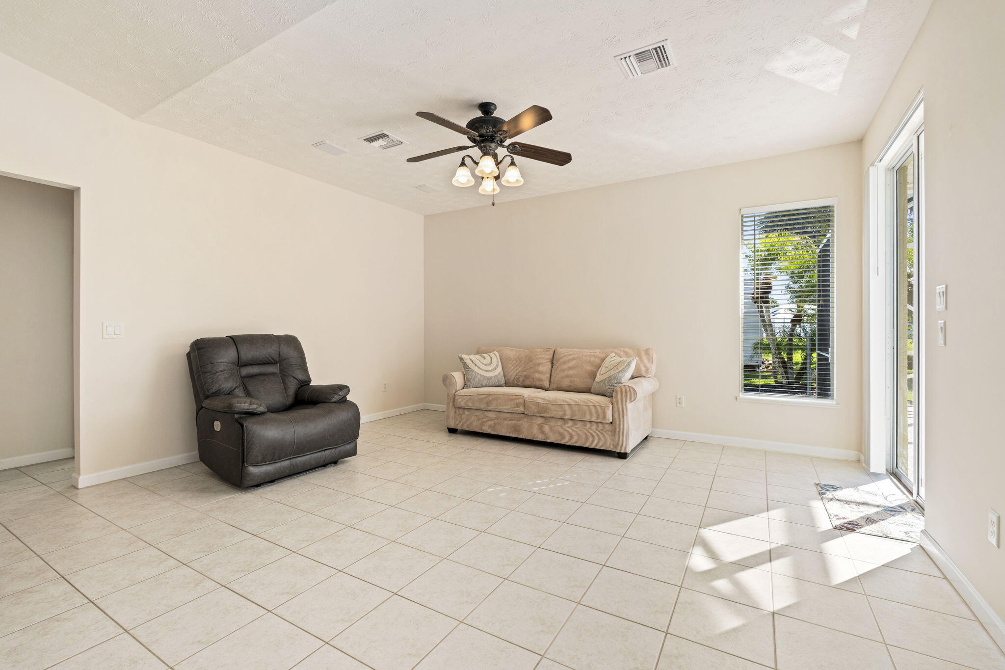 PORT ST LUCIE SECTION 48 1ST REPLAT - Residential