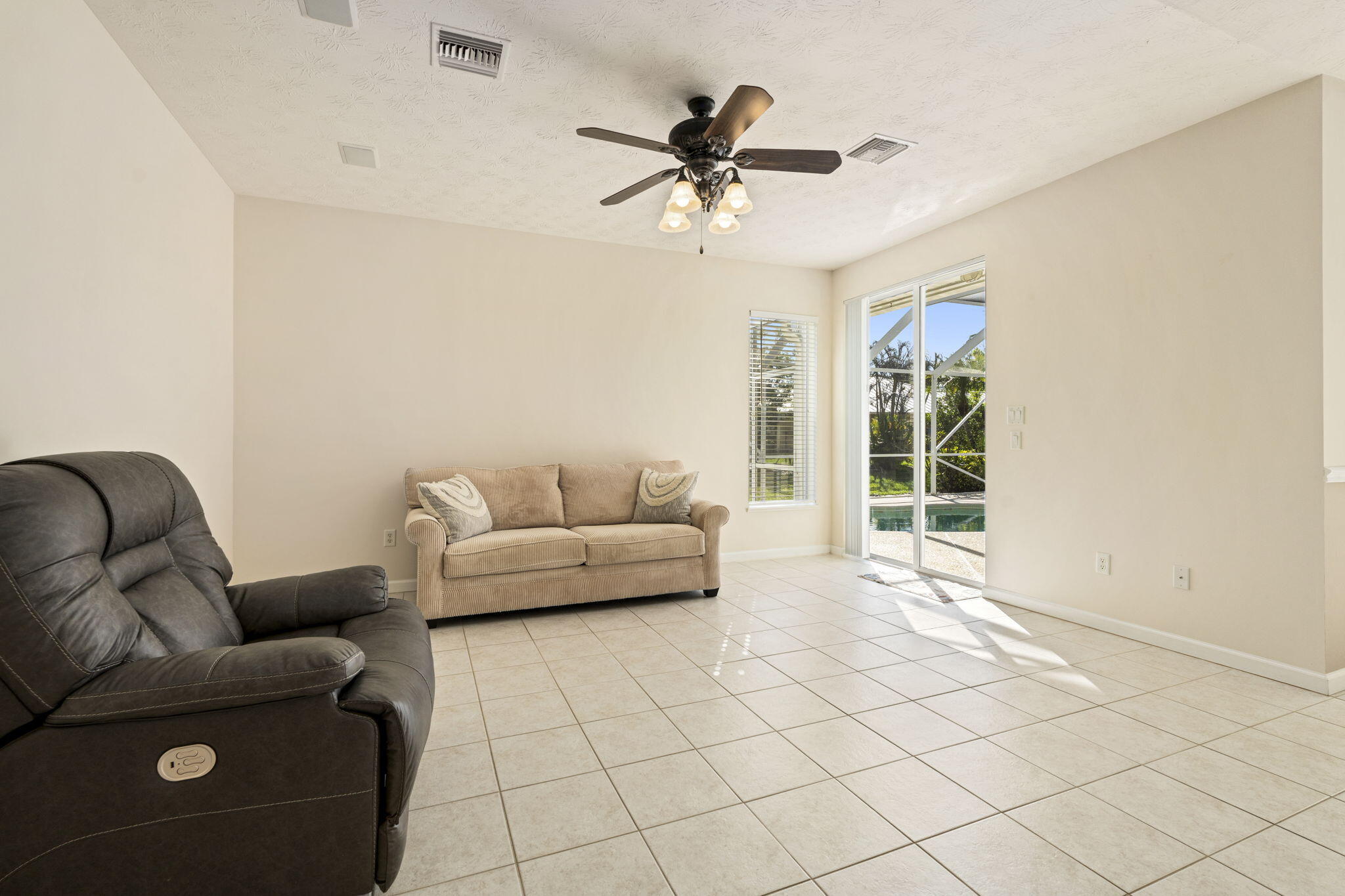PORT ST LUCIE SECTION 48 1ST REPLAT - Residential