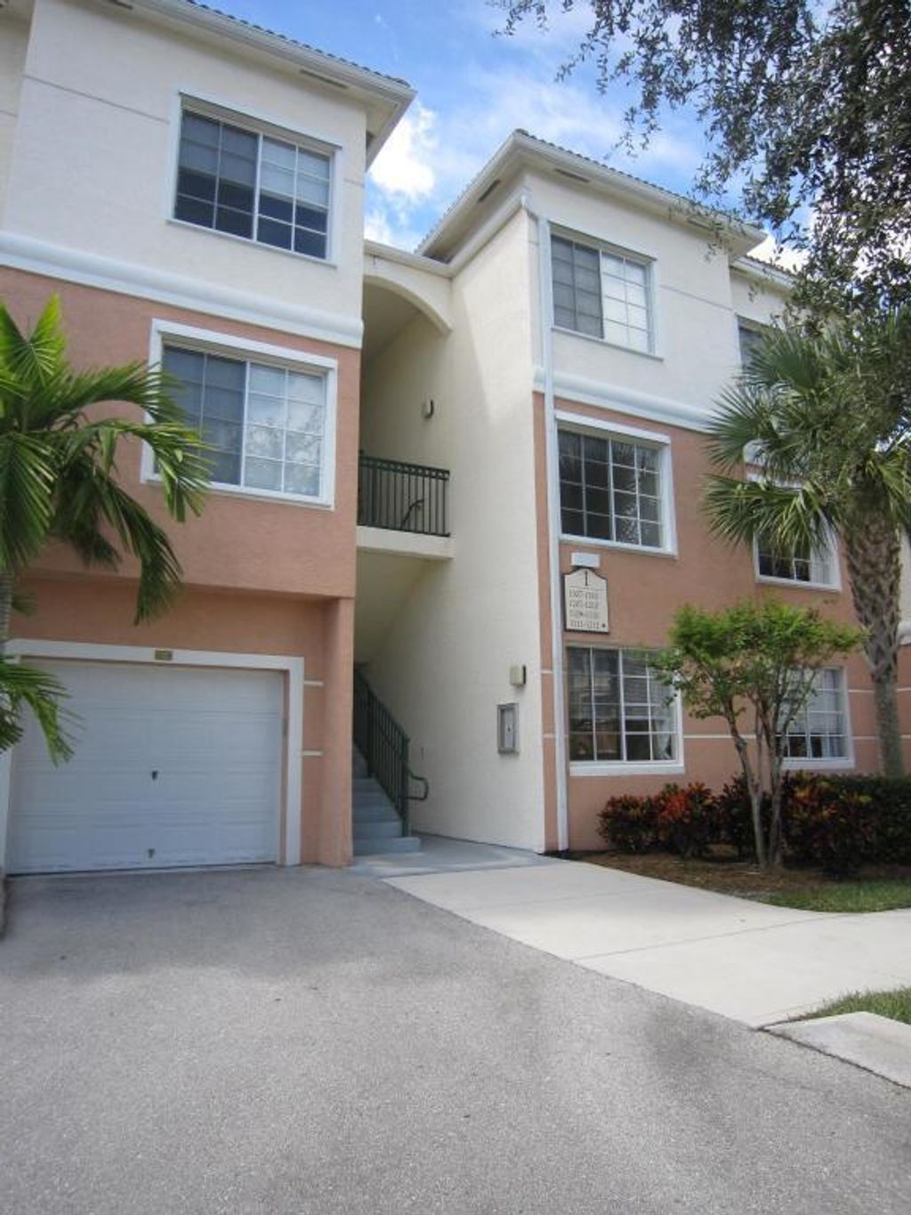Photo of 1109 E Myrtlewood Circle E, Palm Beach Gardens, FL 33418 (MLS # R10947399)