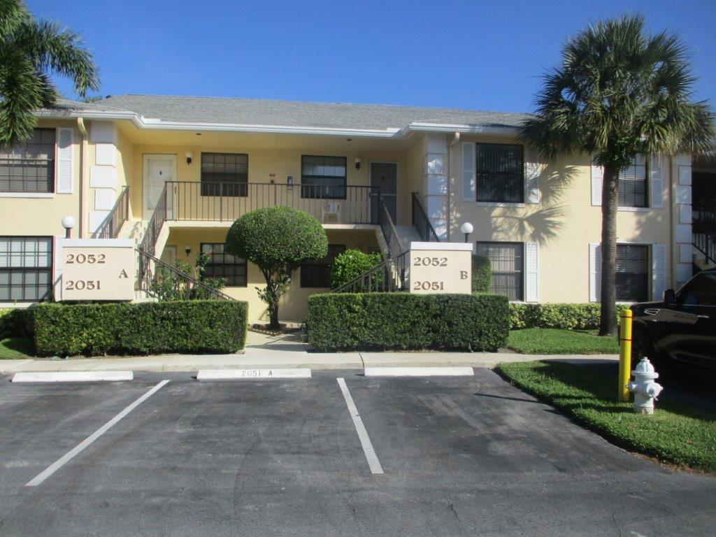 Perfect ground floor rental in Keystone/Jupiter. Upgraded Kitchen and newer carpet. Private screened porch with storage closet. Washer/Dryer in unit. Available for June 1st. Possibly earlier depending on condo approval.