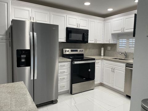 9420 S Hollybrook Lake Dr 102 Pembroke Pines FL 33025