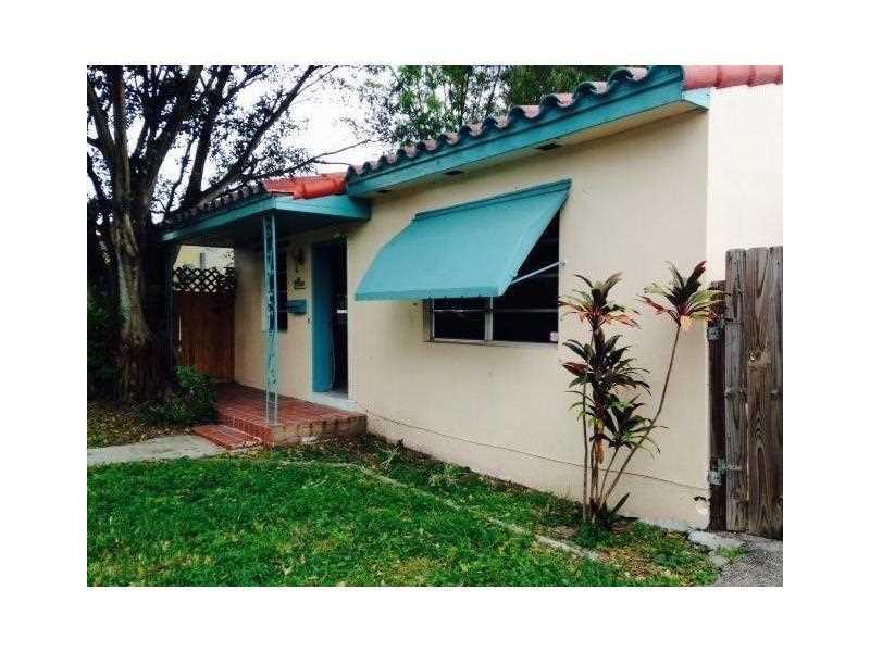 HOLLYWOOD LITTLE RANCHES - Residential