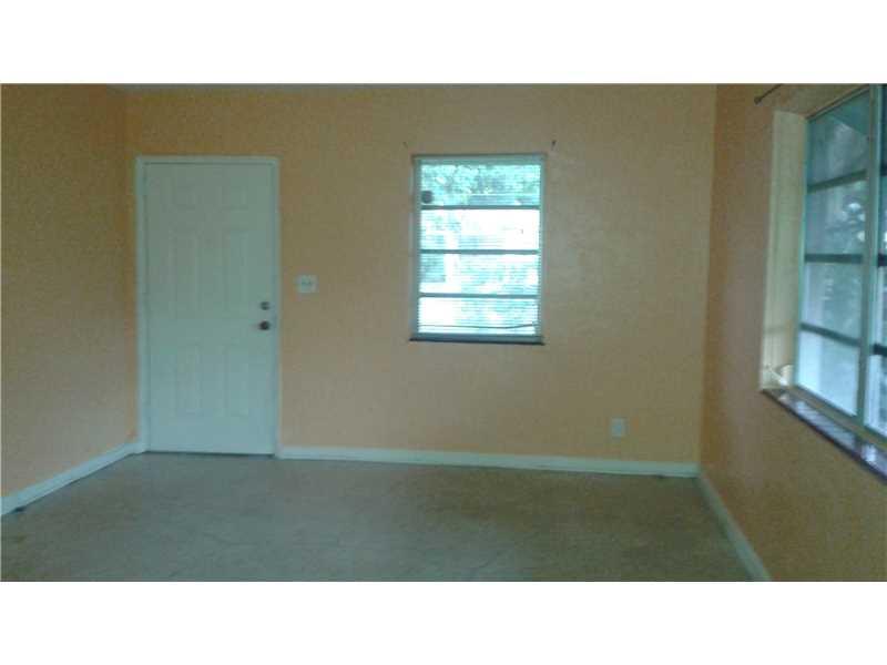 HOLLYWOOD LITTLE RANCHES - Residential