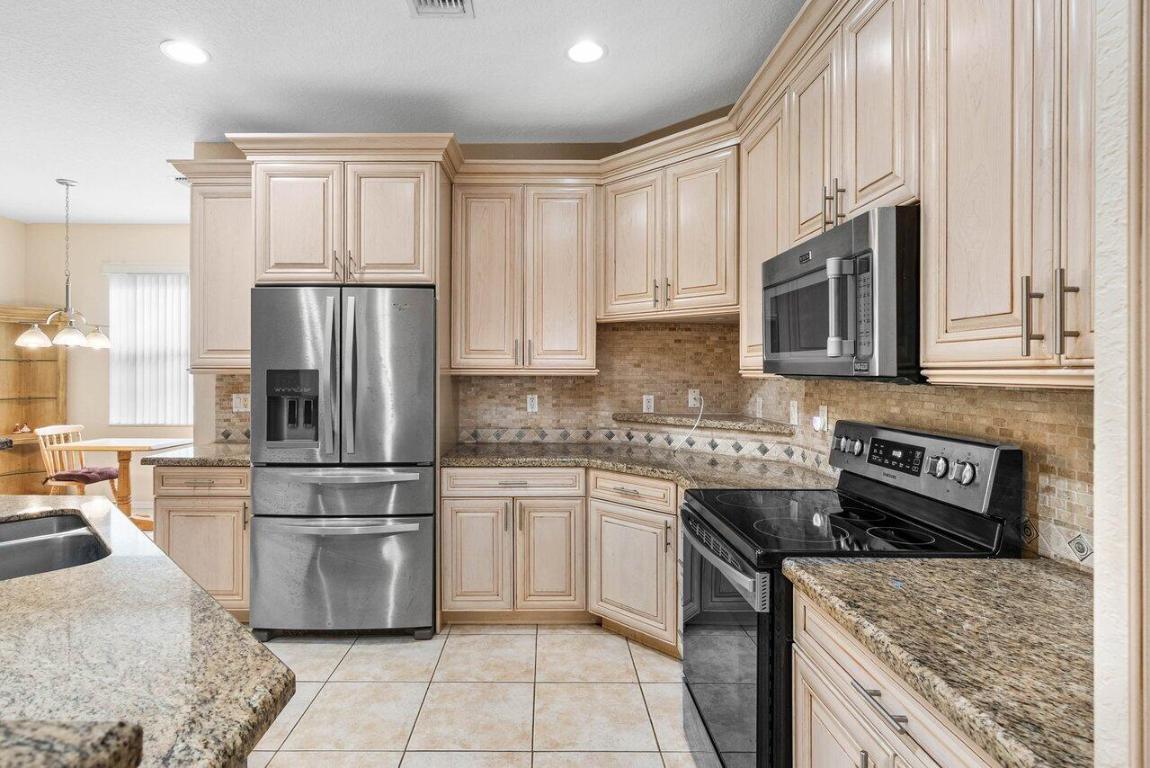 CORAL LAKES 12 - Residential