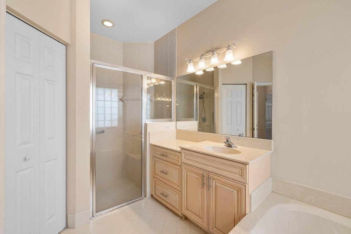 CORAL LAKES 12 - Residential