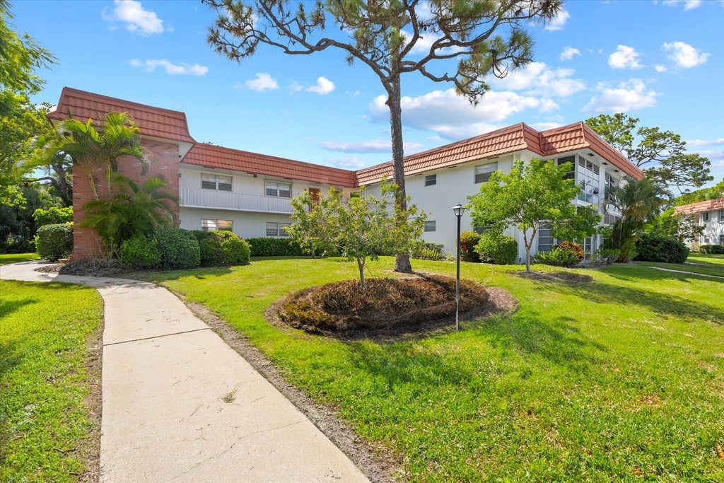 Photo of 2600 SE Ocean Boulevard #Dd10, Stuart, FL 34996 (MLS # R11010018)