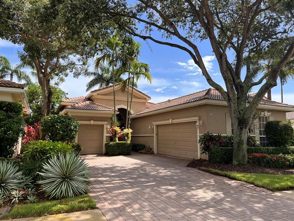 Photo of 14 Laguna Court Ct, Palm Beach Gardens, FL 33418 (MLS # R10821460)