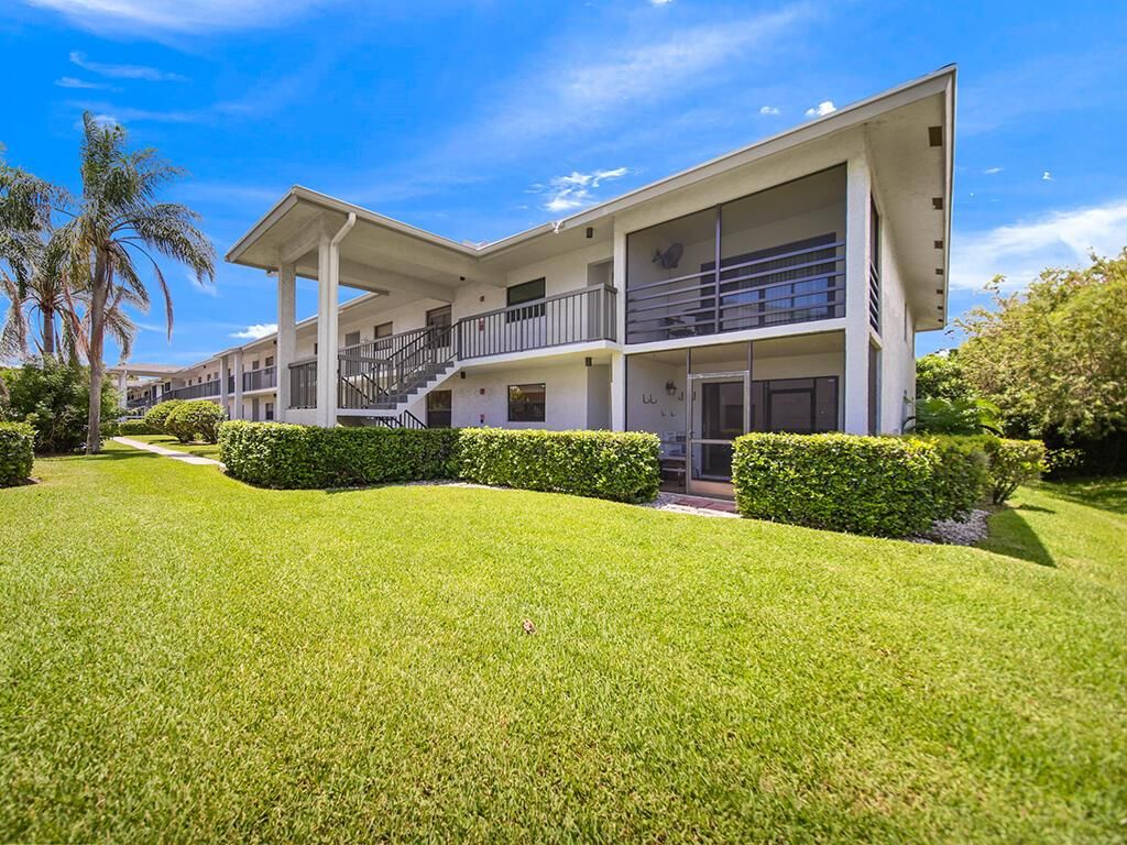 Photo of 1200 SE Parkview Place #F5, Stuart, FL 34994 (MLS # R10905941)