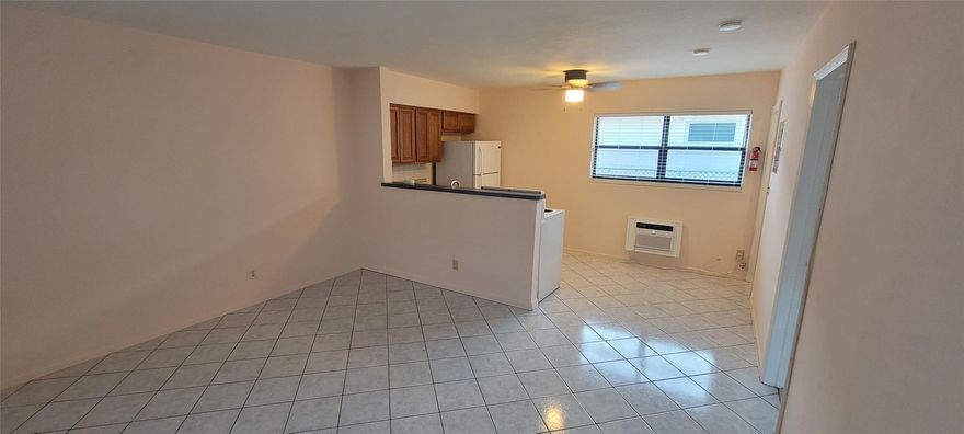 1-bedroom, 1-bathroom apartment in Oakland Park. Tile floor. Kitchen and living room are open floor plan. This apartment includes its own laundry room with a washer and dryer. It also has a backyard and patio space. No pets allowed. 

$1400 per month, water and electric not included. First month's rent $1400 and security deposit of $2800.