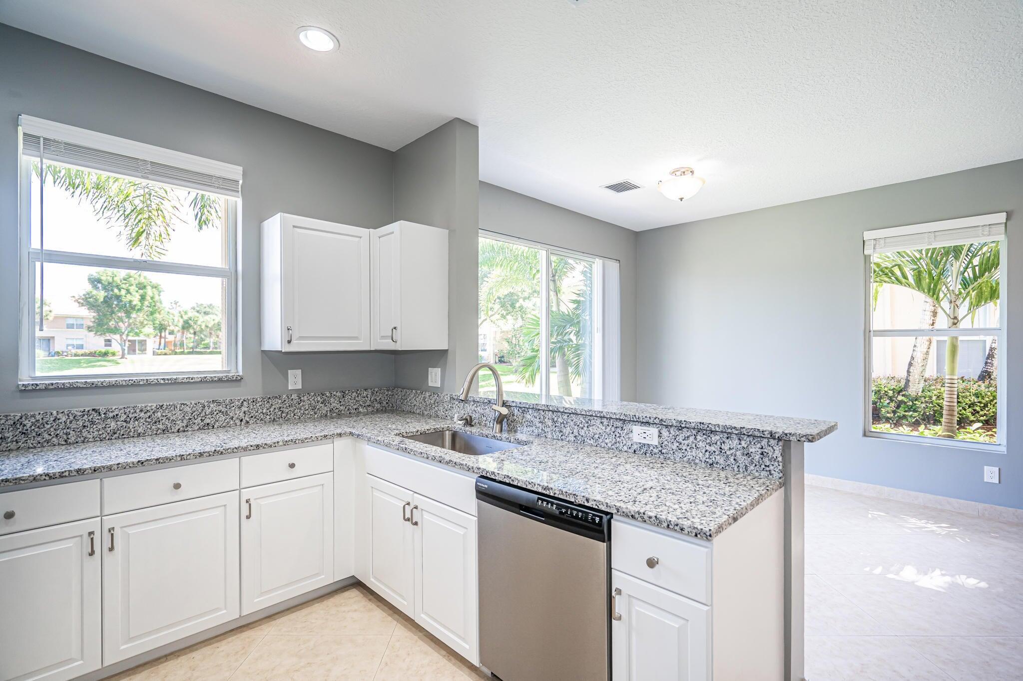 SEMINOLE ESTATES & TOWNHOMES - Residential Lease
