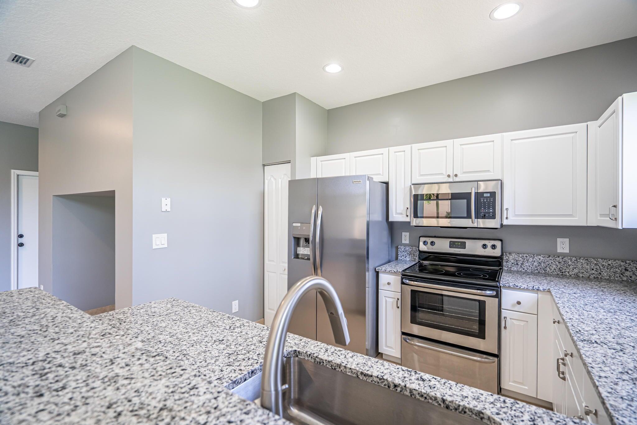 SEMINOLE ESTATES & TOWNHOMES - Residential Lease