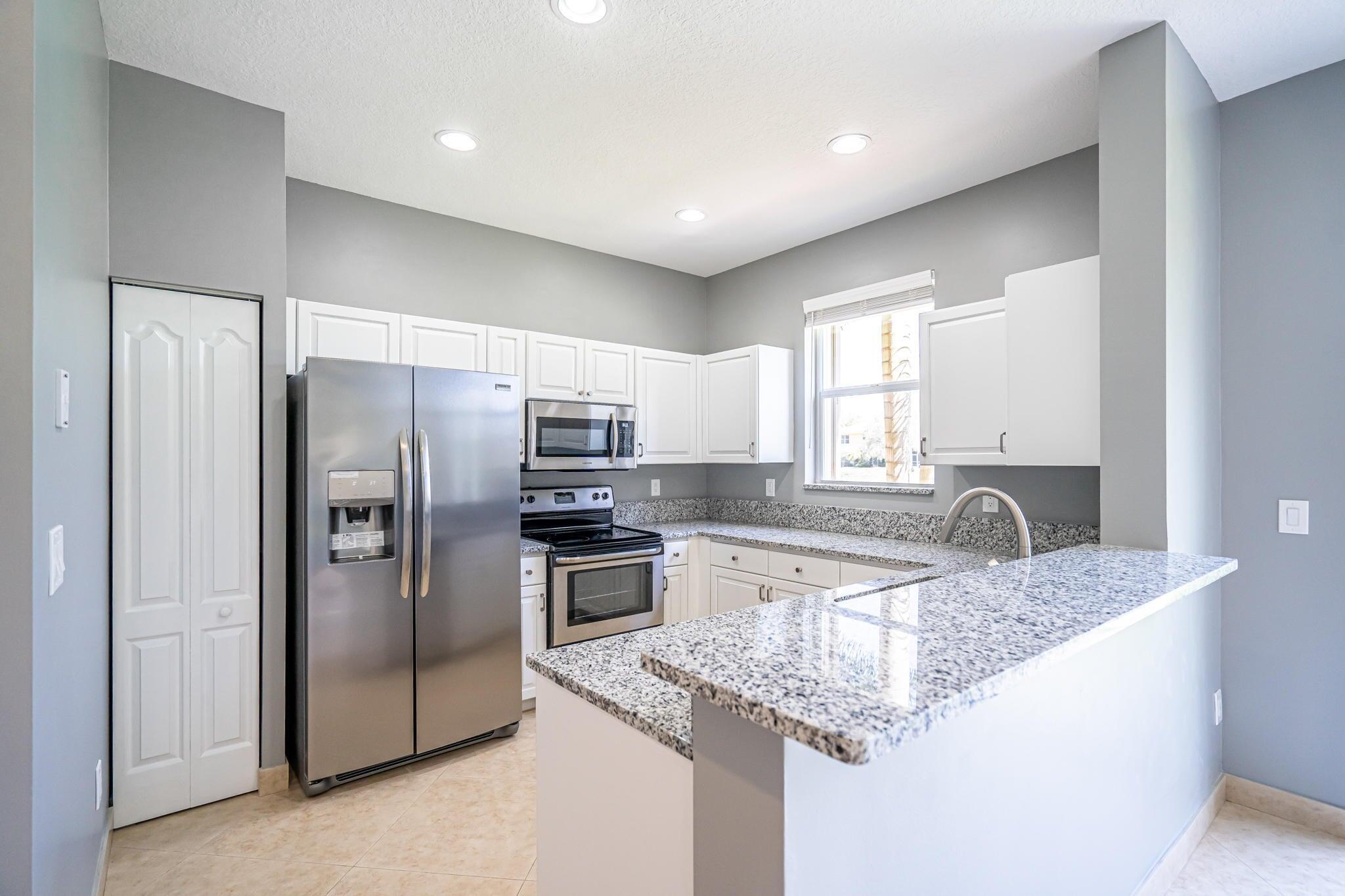 SEMINOLE ESTATES & TOWNHOMES - Residential Lease