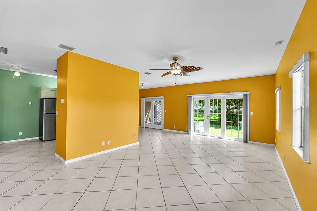 Photo of 100 E Hemingway Circle, Margate, FL 33063 (MLS # B26005065)