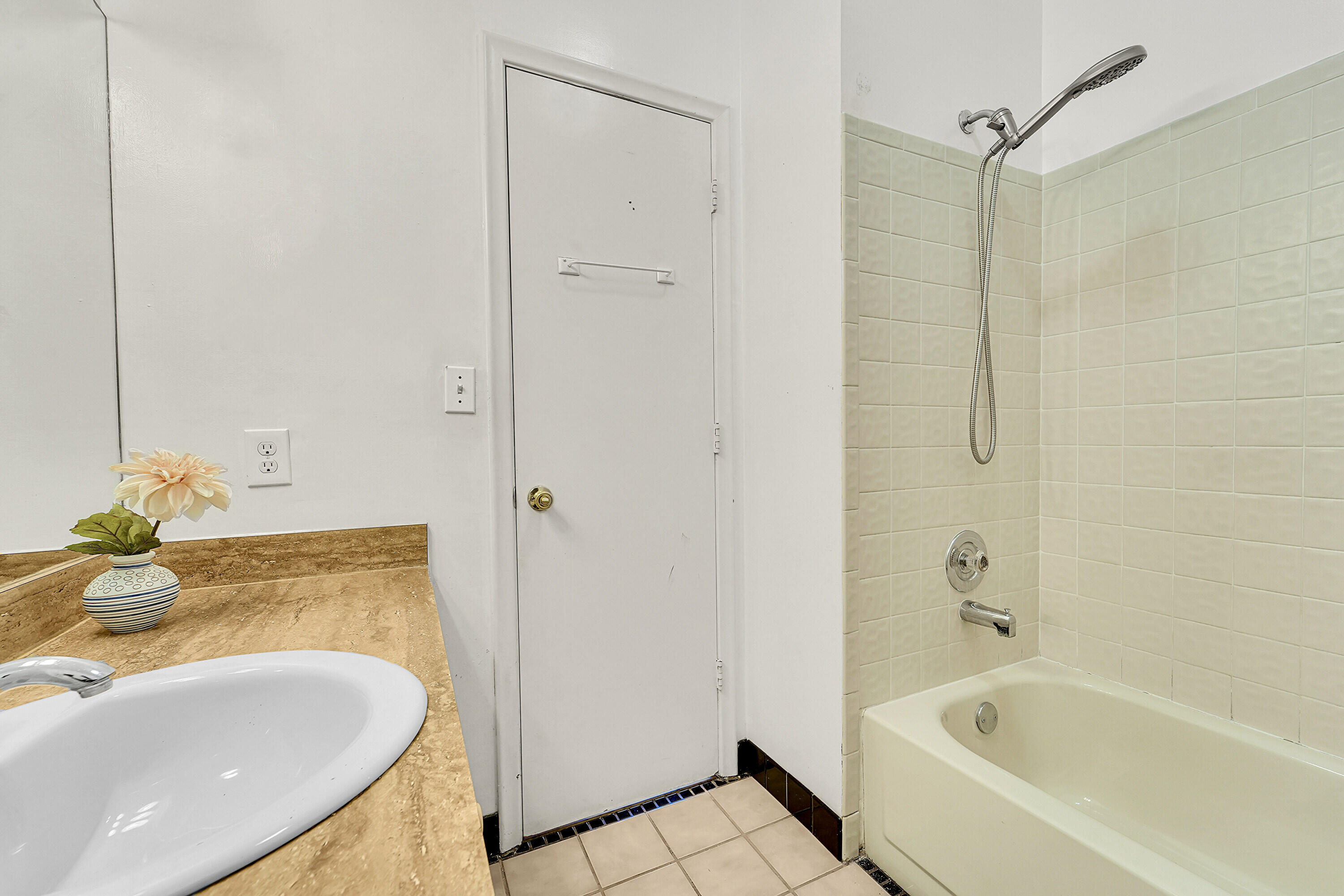 WOODLAKE SHORES - Residential