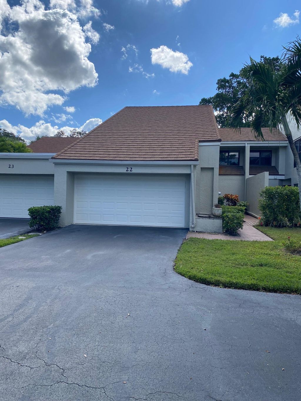 Photo of 22 Balfour Road W, Palm Beach Gardens, FL 33418 (MLS # R11141027)